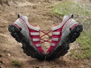 Terenowe wyzwania biegowe z adidas Response
